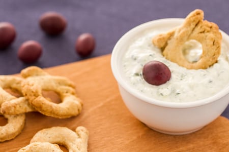 Torcelli con tzatziki de Esmirna