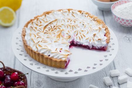 Tarta de cerezas con merengue