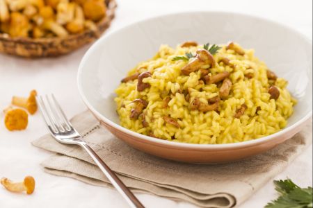 Risotto amarillo con rebozuelos