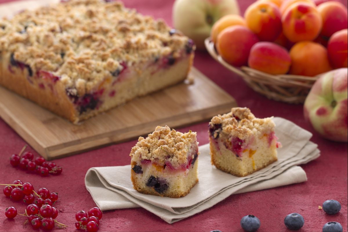 Crumb cake con fruta de verano