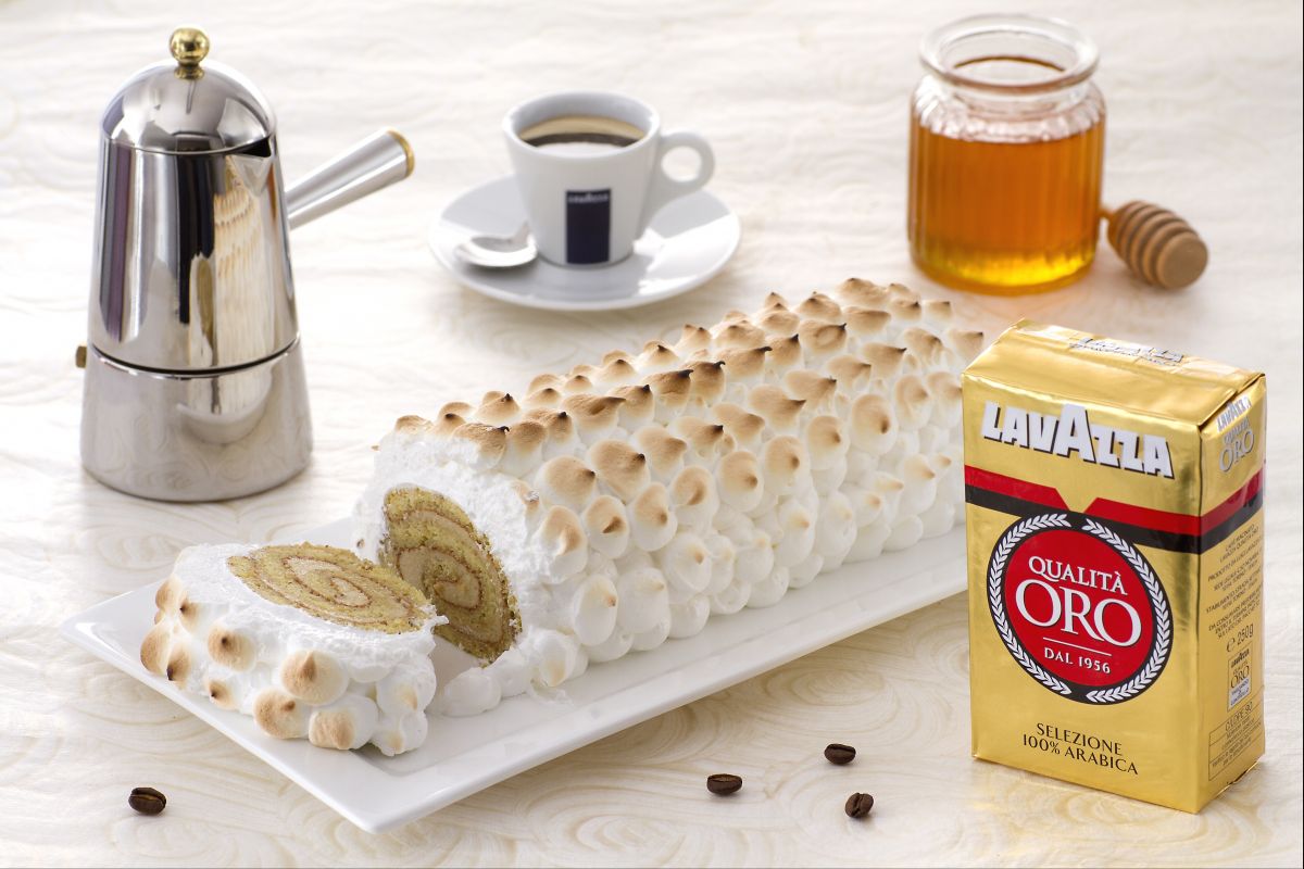 Tronco de café con merengue flameado