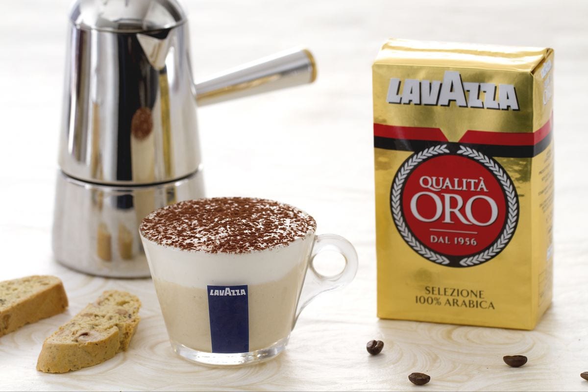 Mousse de café en taza con cantucci