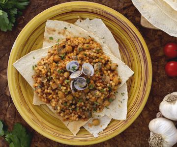 Fregola con almejas y garbanzos