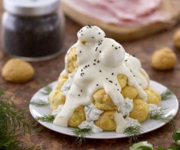 Profiteroles salados con crema de gruyere