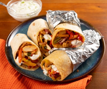 Fajitas de pollo y cubitos de panceta ahumada