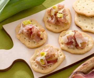 Spianatine con julienne de puerro y speck