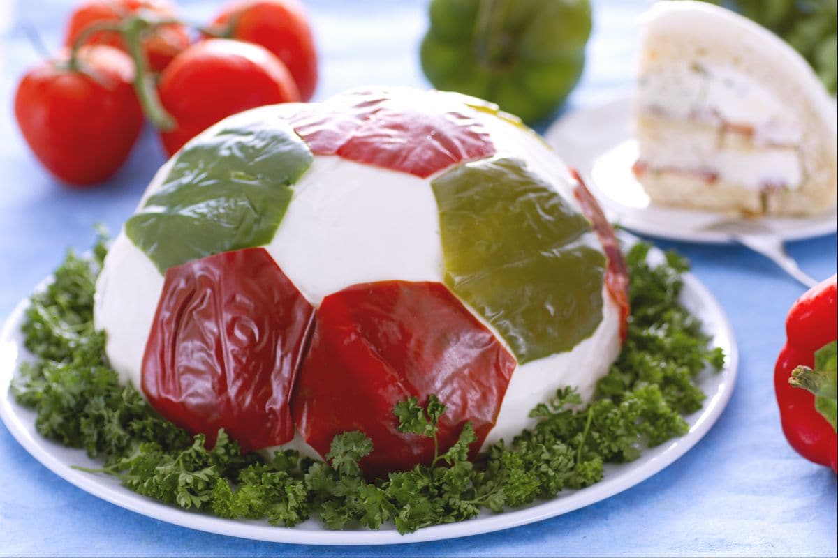 Tarta salada en forma de balón fácil y espectacular