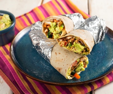 Tortillas con cerdo especiado y guacamole con yogur