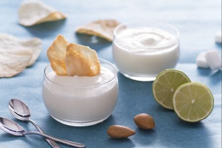 Mousse de limón con galletita de almendra