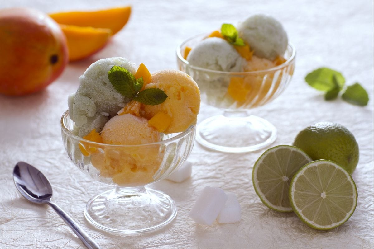 Sorbete de mango con lima y menta al jengibre