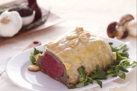 Corazón de cadera en costra con tocino y boletus