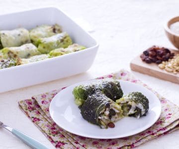 Rollitos de col rellenos de arroz y escarola