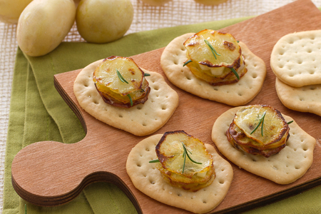 Torre de patatas sobre aplastada