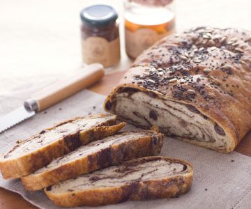 Pan con paté de aceitunas