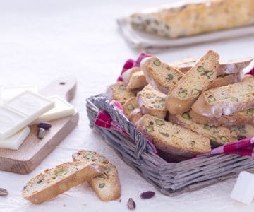 Cantucci de pistacho y chocolate blanco