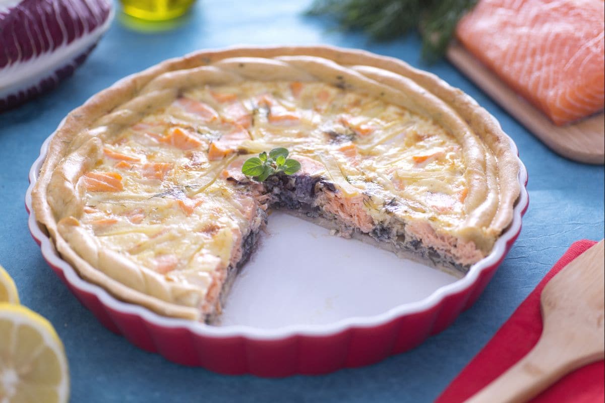 Quiche de salmón con patatas y achicoria