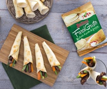 Conos con tiras de ternera y verduras crujientes