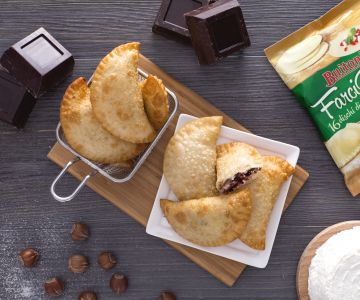 Panzerotti con ricotta, chocolate y granillo de avellanas