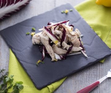 Tiritas de pollo con radicchio
