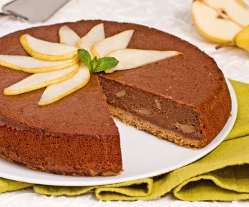 Tarta de queso con chocolate y peras