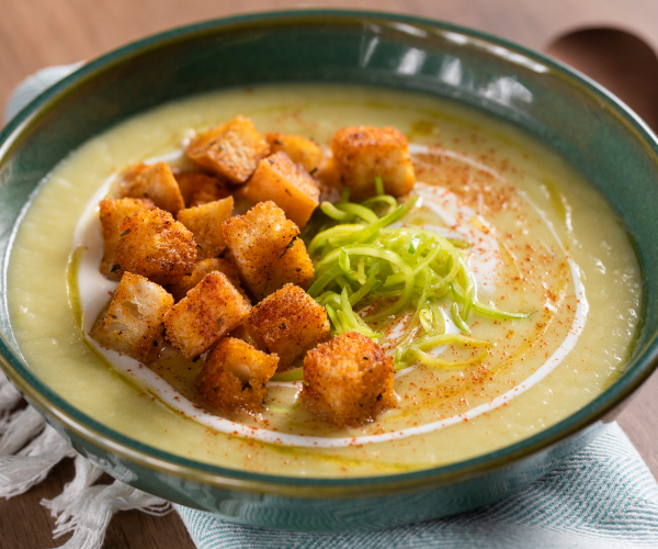 Crema de puerros con picatostes sabrosos