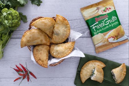 Panzerotti con ricotta e cime di rapa