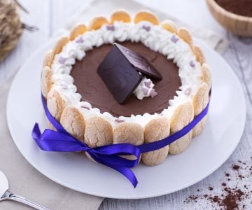 Charlotte con mousse de chocolate negro