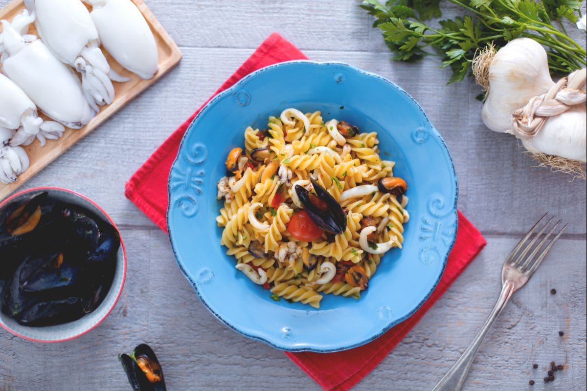 Fusilli mejillones y sepias