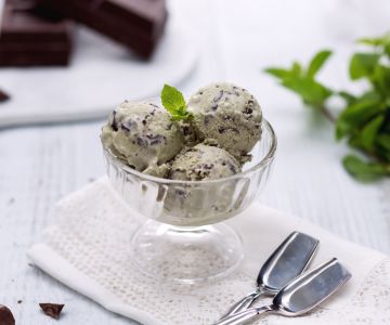 Helado de menta y chocolate