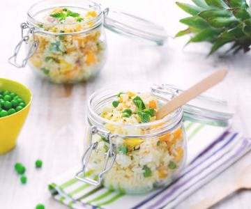 Ensalada de arroz con mango y piña
