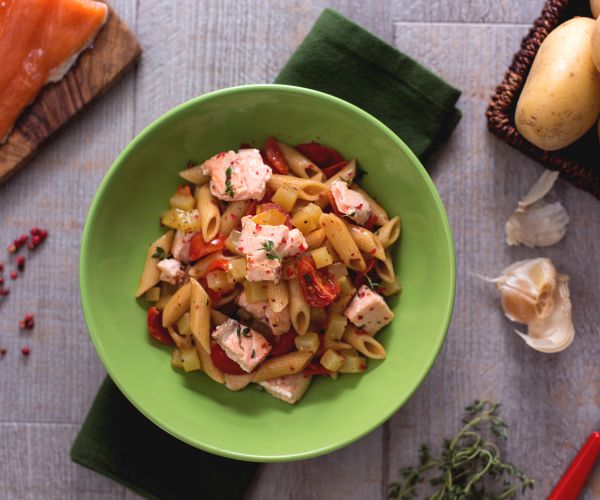 Pasta con salmón y patatas