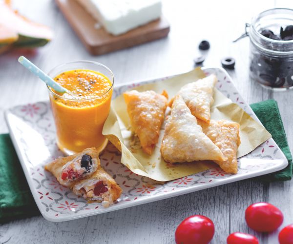 Chupitos de melón con paquetitos de feta
