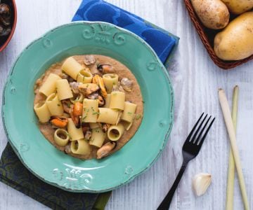 Tiburonciños con mejillones y almejas al lemongrass
