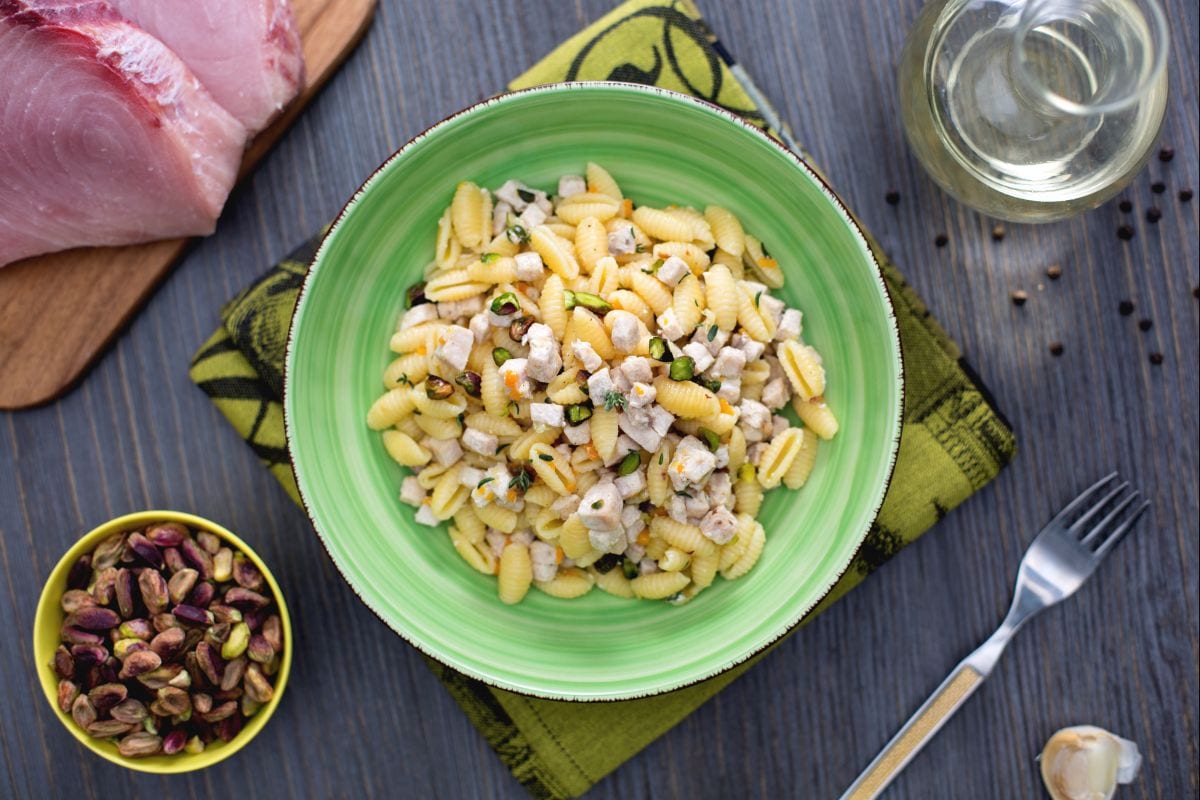 Gnocchetti sardi con pez espada y pistachos