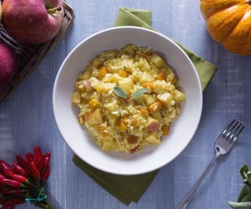 Risotto con manzanas, calabaza picante y salvia