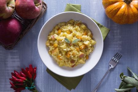 Risotto con manzanas, calabaza picante y salvia