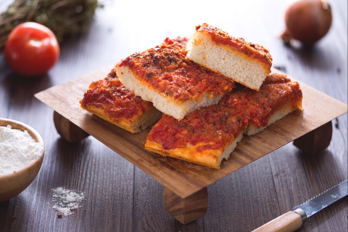 Sfincione palermitano