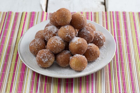 Castagnole de requesón