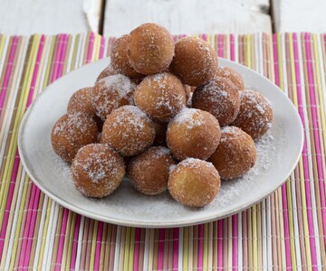 Castagnole de requesón