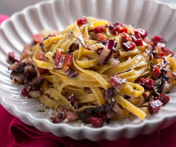 Tallarines radicchio y speck