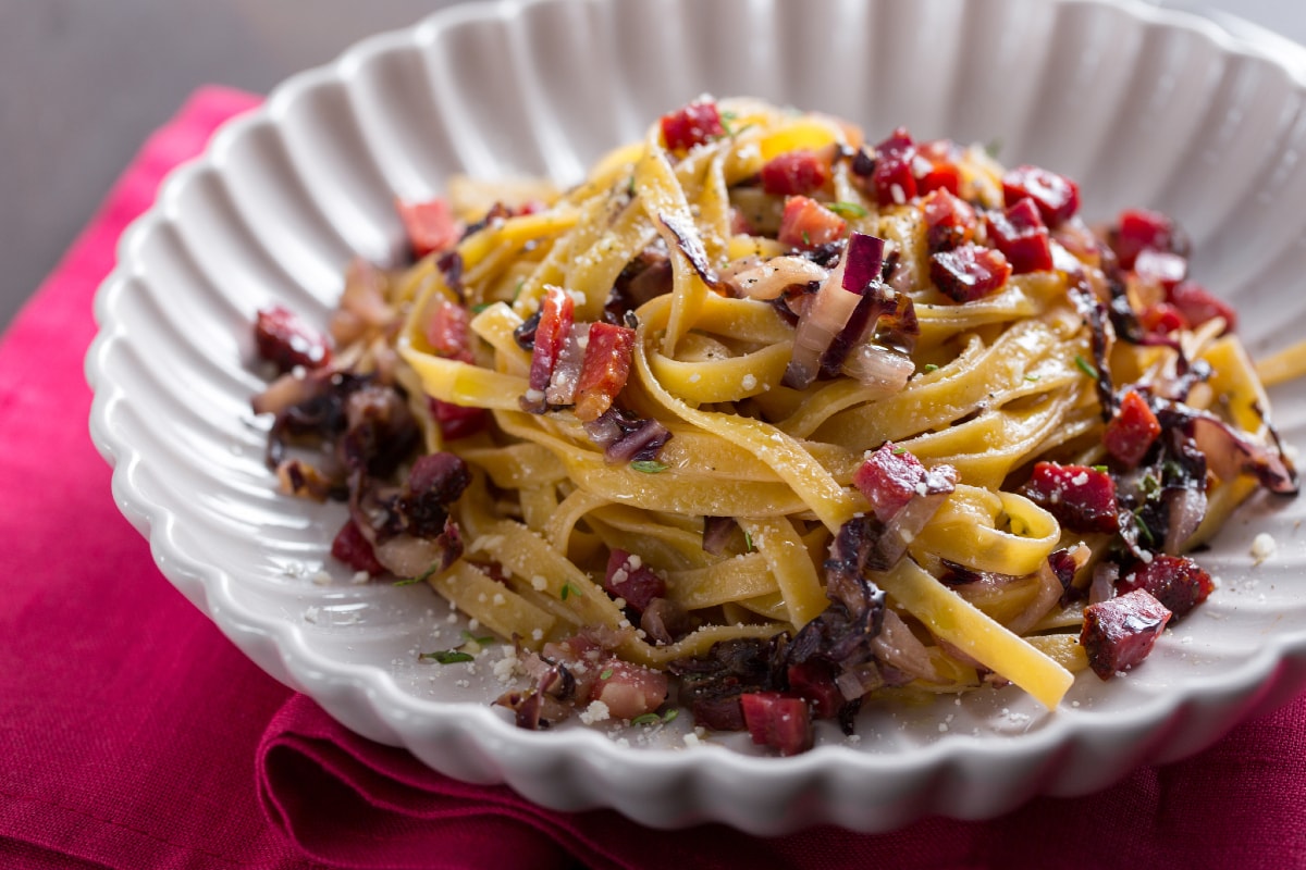 Tallarines radicchio y speck