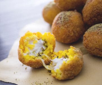 Arancini de arroz con pistacho
