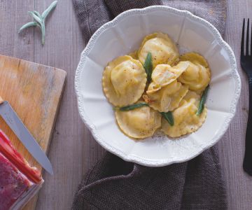 Tortelli de patatas y panceta con mantequilla y salvia
