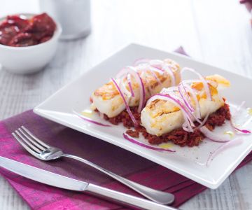 Bacalao con picadillo de tomates secos