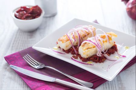 Bacalao con picadillo de tomates secos