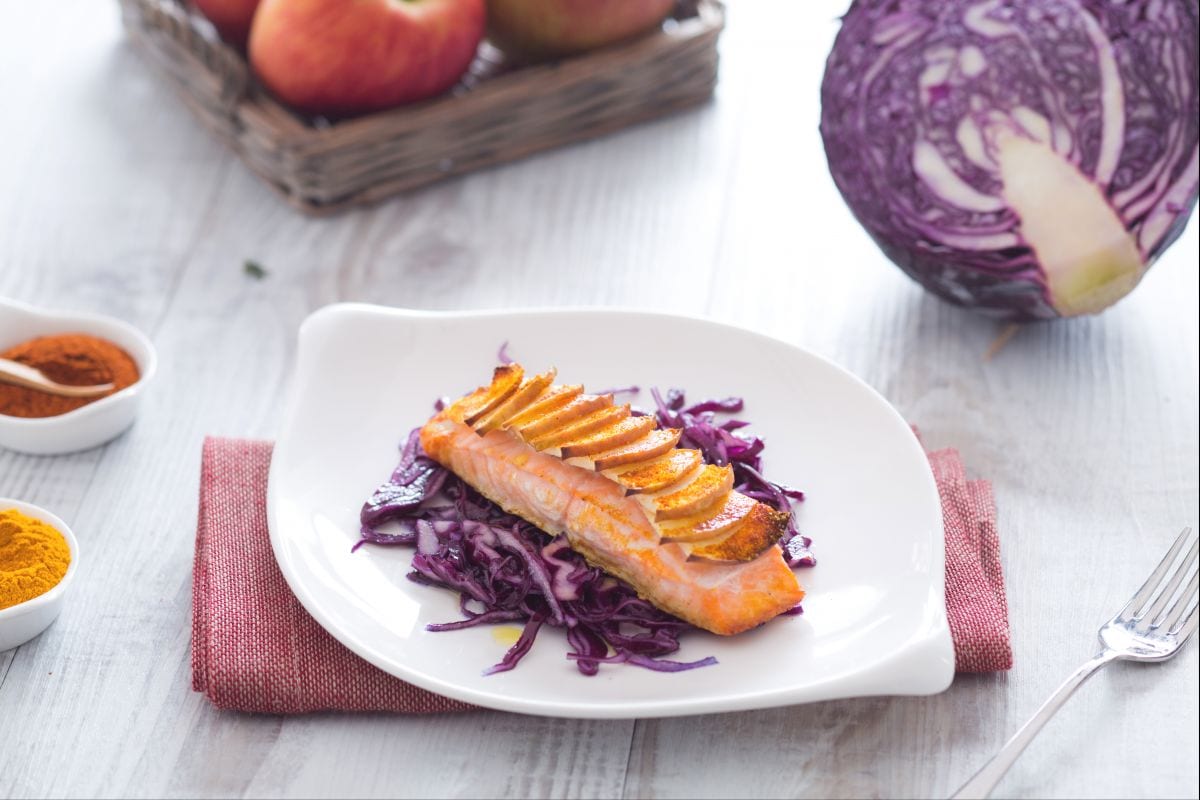 Salmón con manzanas