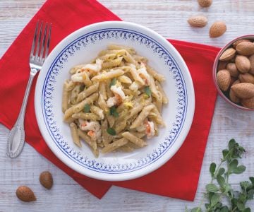 Penne al pesto de almendras y gambas
