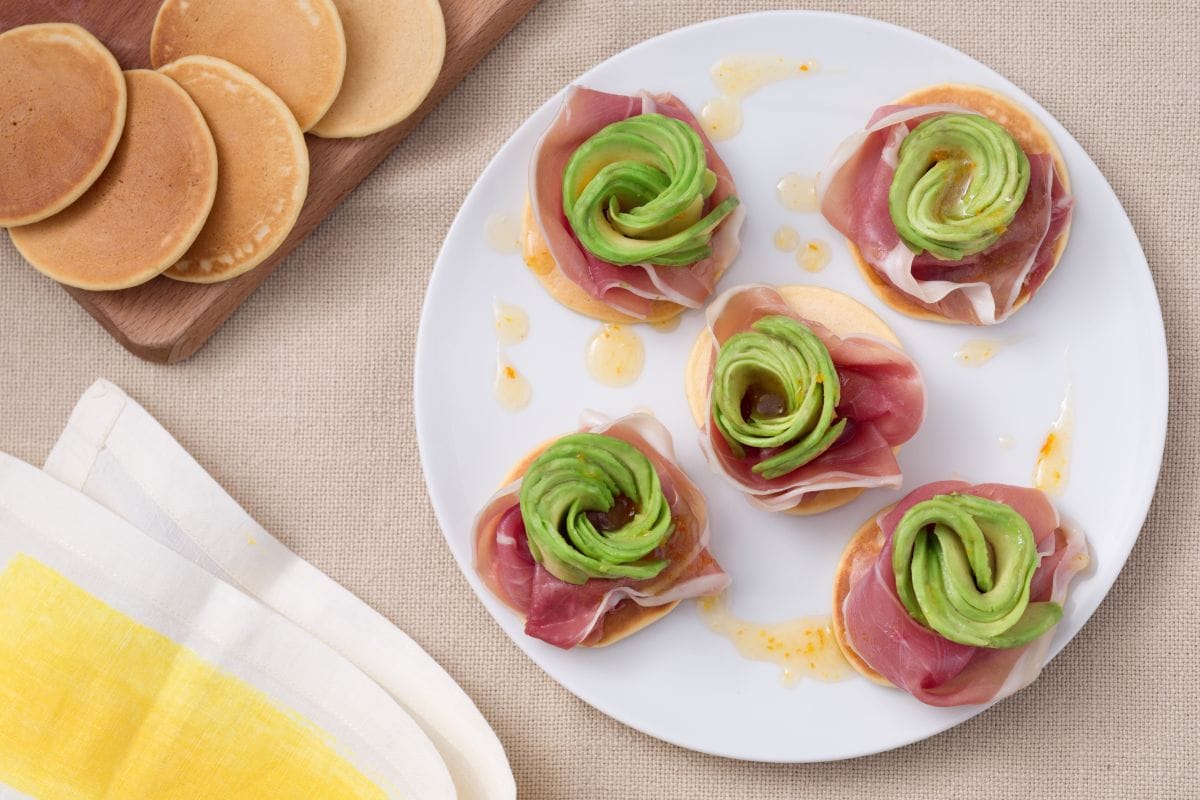 Aperitivo crudo y aguacate