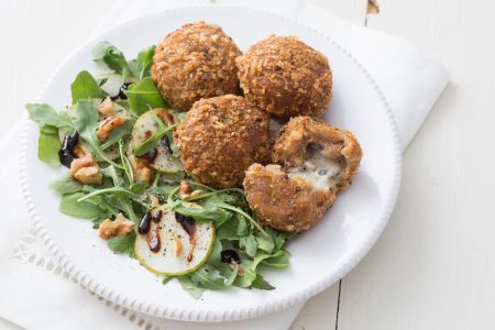 Albóndigas de pera y queso azul de cabra