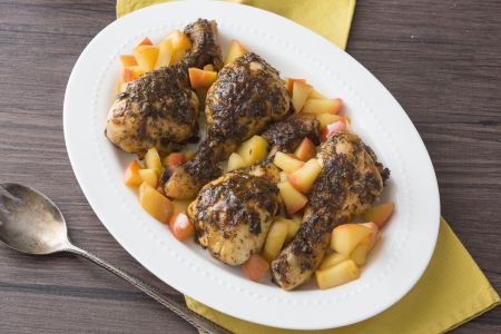 Muslos de pollo al horno con manzanas